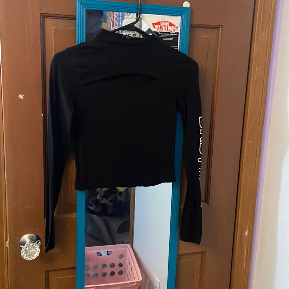 Black long sleeve turtleneck crop top